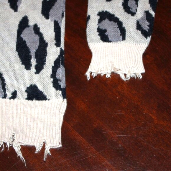 Leopard Print Women's Distressed Sweater Animal Print – Size S – - Picture 4 of 8